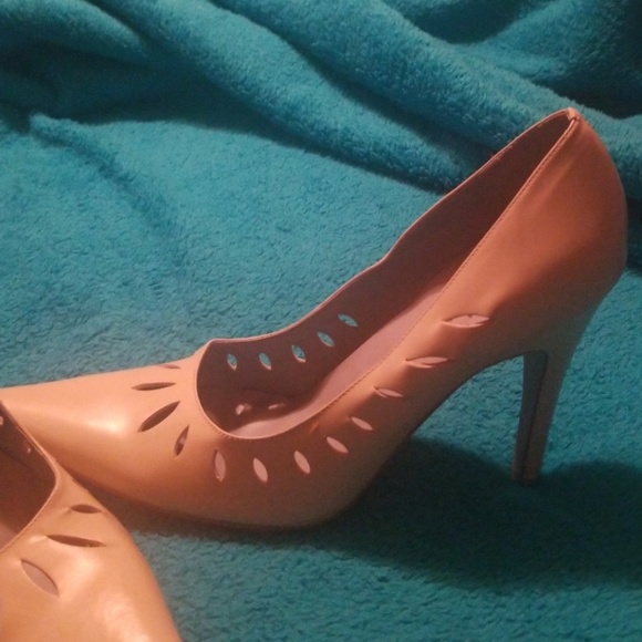 BCBG - Picture 2 of 3